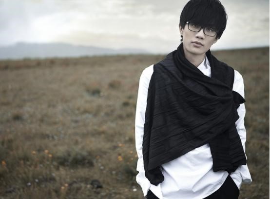 【许嵩】他做音乐只是为了初心,从不大肆宣,但他的演唱会仍然场场爆满,座无虚席。