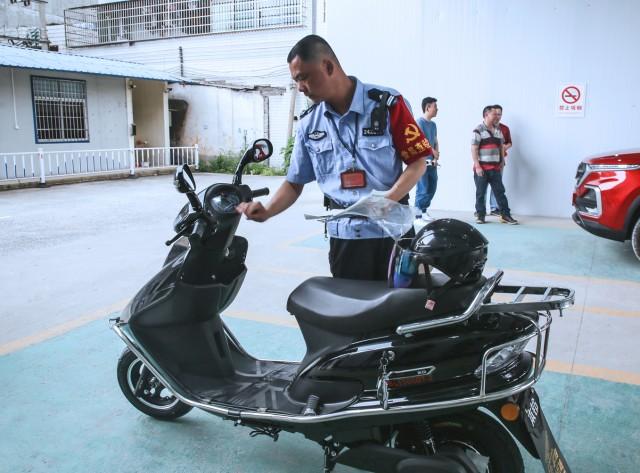 上牌|电动摩托车迎来了春天，上牌更人性化，多地已经能合法上路