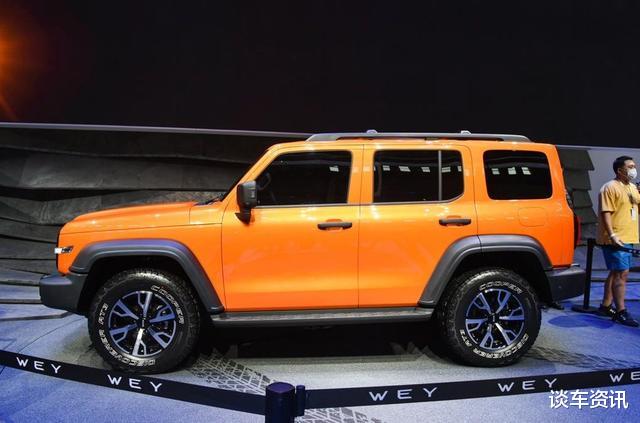 wey|国内又一款硬派越野，配2.0T引擎+爱信8AT+三把锁，造型很抢眼