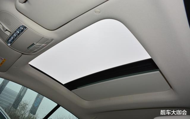 『奔驰E级』奔驰E级建议买进口版，价格差不多，开出去绝对比宝马5系更拉风