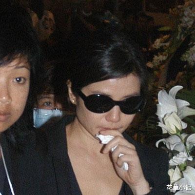 张国荣▲她是刘德华的理想妻子，迷倒周润发张国荣，撩遍全香港却决定孤独终老