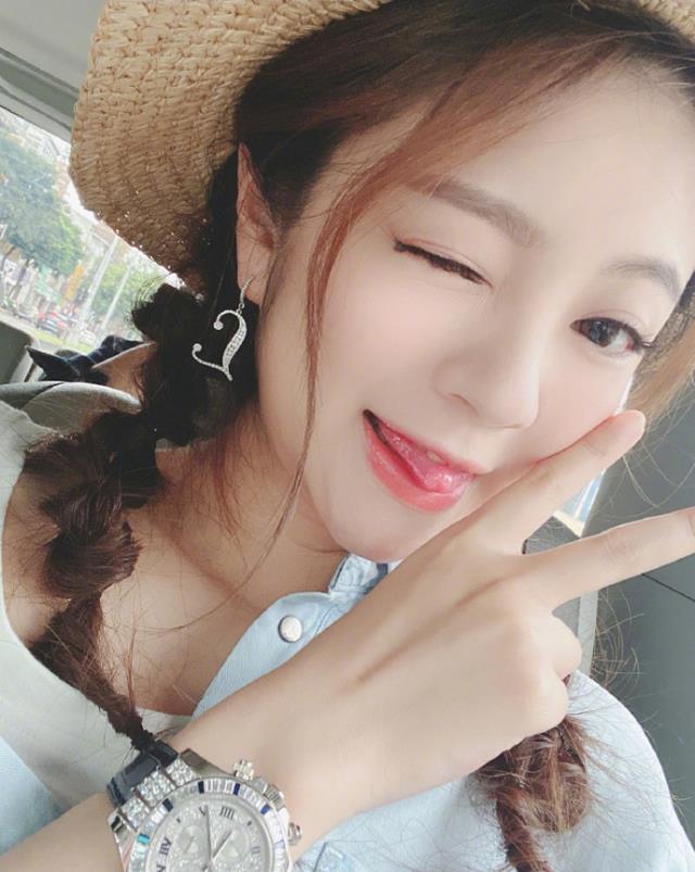 安以轩|安以轩挺巨肚连开俩趴,40岁庆生宴众星云集,陈荣炼送380万手表