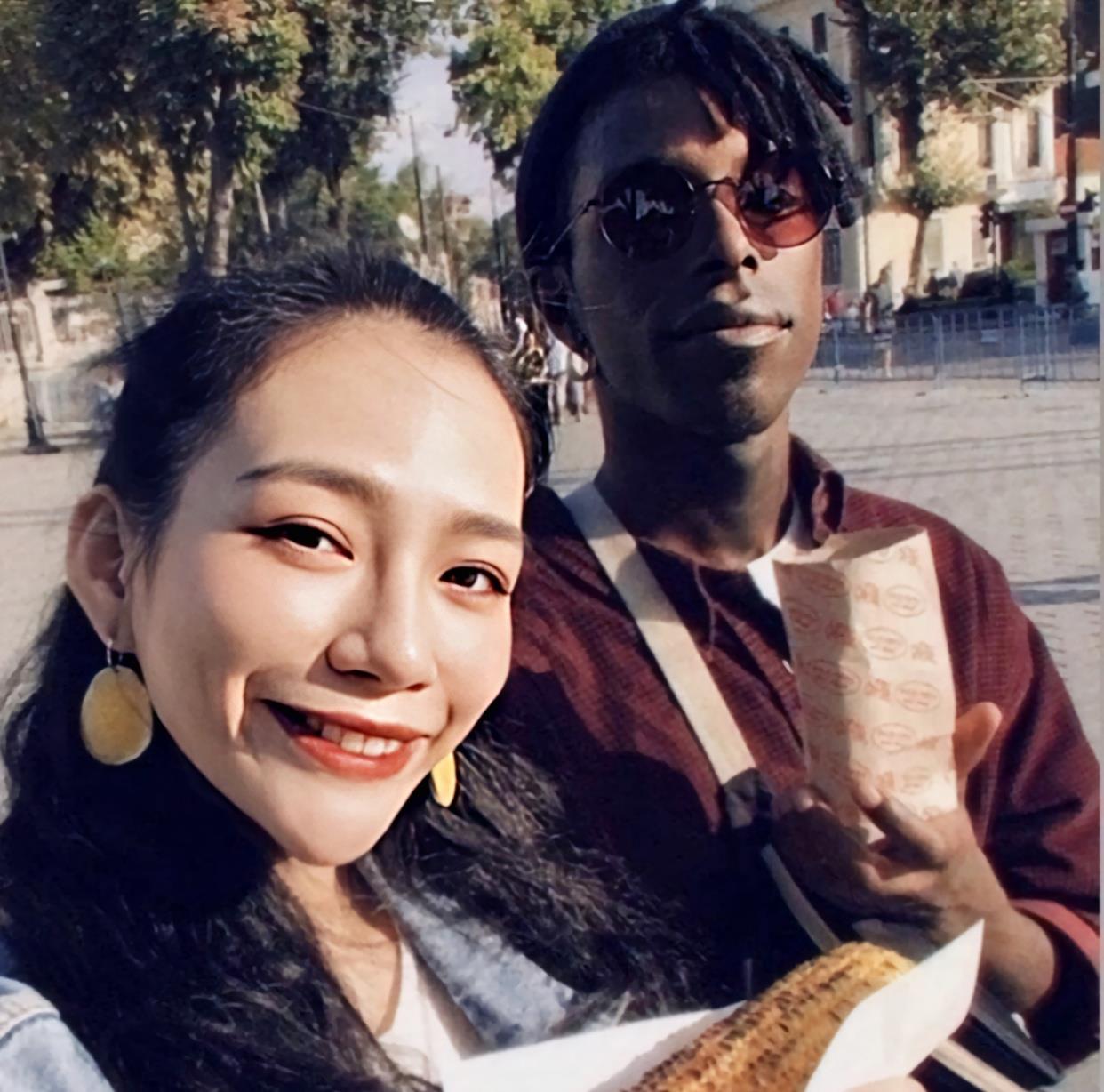 |中国女星与布布公开恋情,评论区留下多条谩骂……