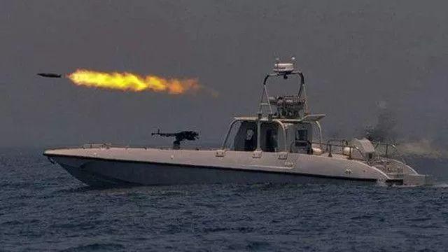 [伊朗]美航母闯入海峡入口？沿岸导弹待命发射，白宫：一旦开火后果严重