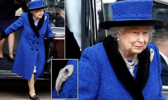 口红|被92岁英女王惊艳了！高贵皇家蓝配珊瑚色口红，贵气十足