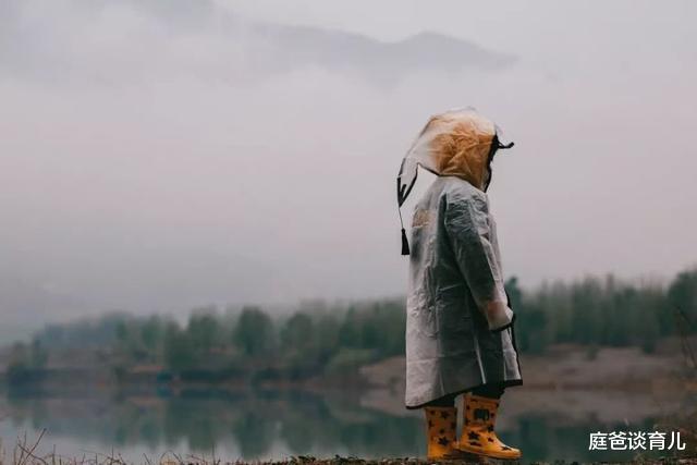 戴建业|7岁一年级孩子，一暑假做了376张试卷，后果：一问“三不知”