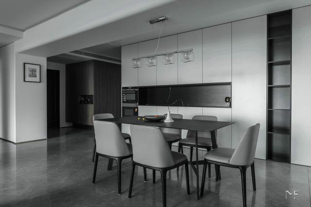 设计师|她家164㎡，仅以黑白灰为主色调，入户后却被吸引，越简单越高级