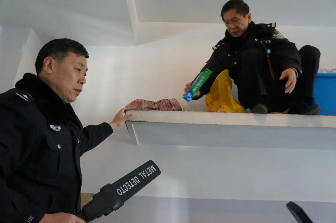 警民直通车上海|【警察故事】从橄榄绿到藏青蓝，无悔的选择与坚守