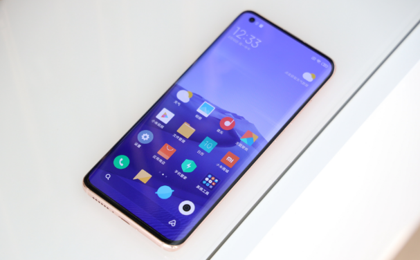 三星@?同为128GB+1亿像素,还都搭载骁龙865,价格却天壤之别