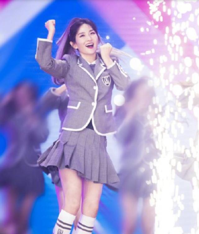 【谢娜】《乘风破浪的姐姐》官宣定档！谢娜扎高马尾跳女团舞，比吴昕还牛