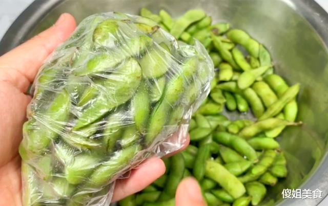 『毛豆』夏天，碰到此菜别手软，一次性买20斤，放冰箱冻起来，特省事