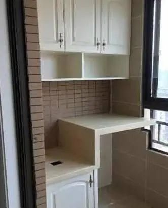 「」老婆在飘窗装了一圈柜子,发到业主群,群里消息999!