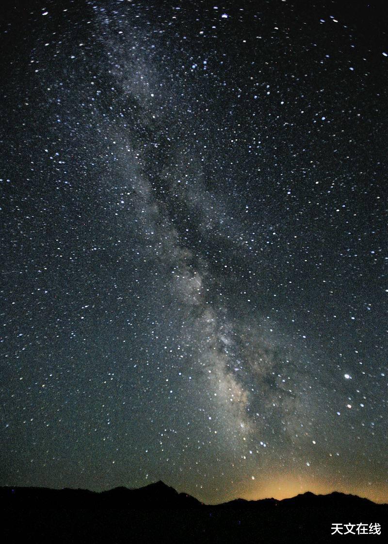 银河系：当你躺在床上，坠入梦乡，你是否同地球和星系高速运动于宇宙中？