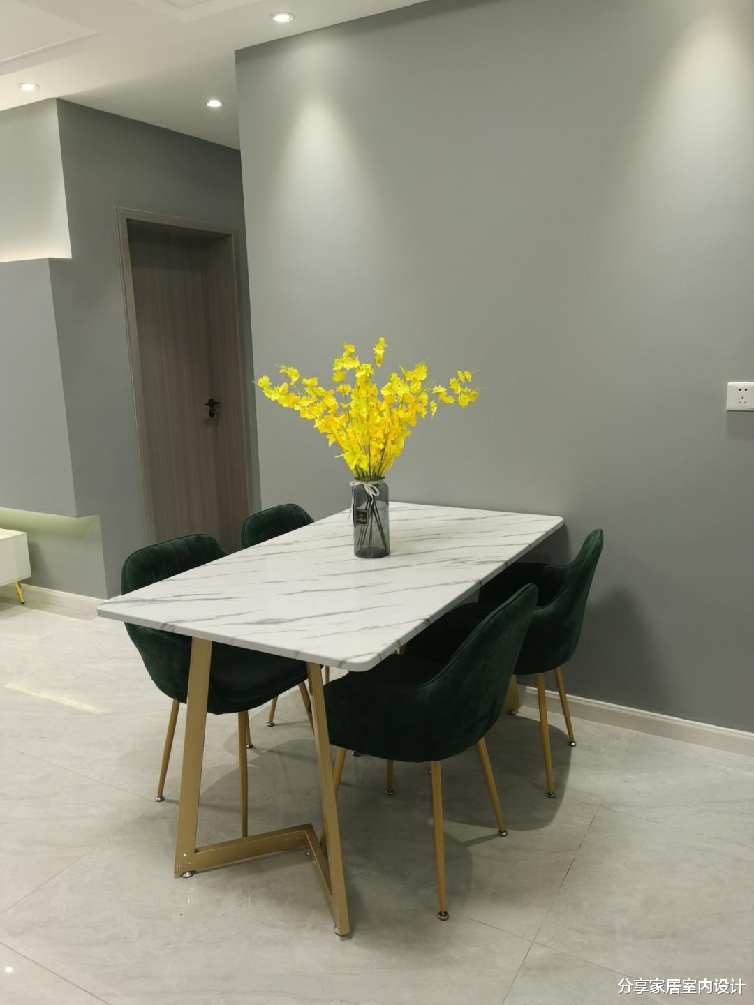 |终于装修完工，全屋打扫干净通风中，悬空电视墙非常喜欢，分享下