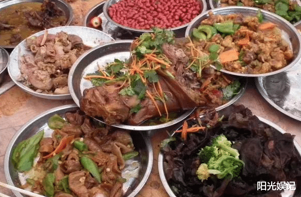 土豆|东北4道“上不了台面”的菜，外地人看了不想吃，当地人却吃不够