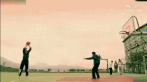 罗志祥▲罗志祥参加科比派对遭无视，多张照片被公开，前女友是詹皇球迷！