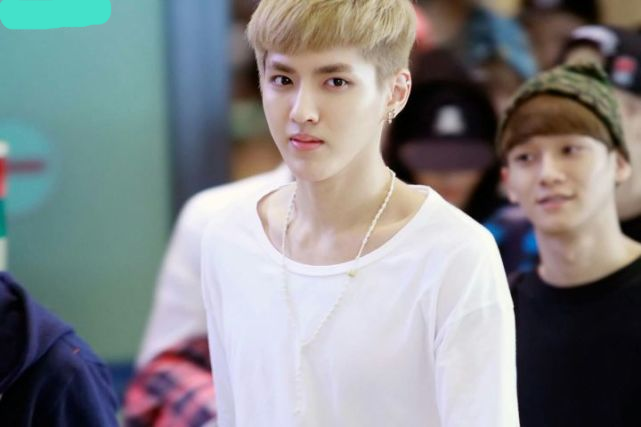 吴亦凡|吴亦凡又减肥失败？赛车生图曝光，脸部圆润双下巴明显身材臃肿胖到认不出