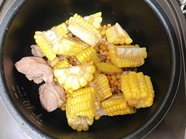 牛奶：白酒最怕的解药，不是浓茶牛奶？家家有它却不在意，酒前吃喝不醉