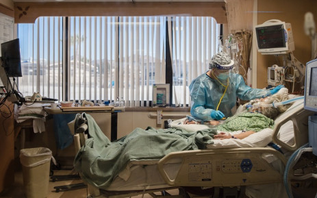 南方前沿 美中小医院被新冠患者淹没，医护崩溃：“别死了！我受不了了！”