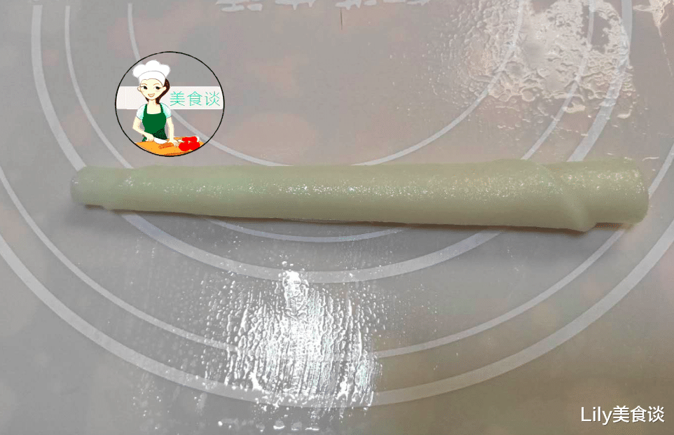 ：天越热，早餐就越馋这美味，蒸一蒸卷一卷，软滑Q弹，儿子吃嗨了