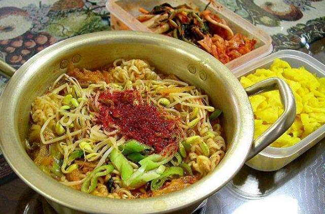 泡面|方便面是垃圾食品？那你就错了，在它们面前，方便面只算得上弟弟