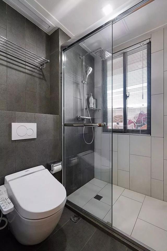 @隐藏式电视柜将电视机挂置起来，这个100m2的家有点6啊~