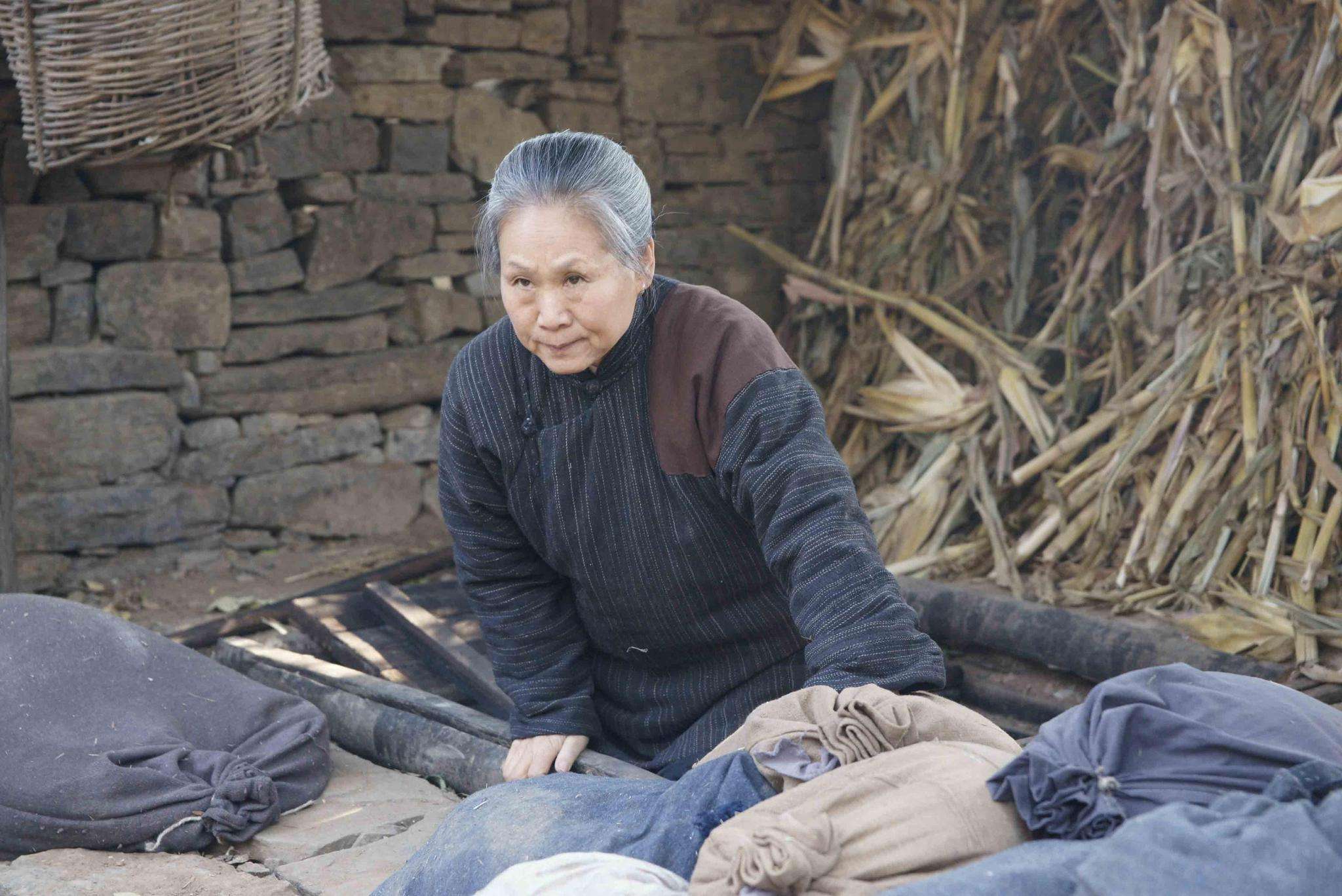 『苇青』因为抑郁症被儿子带进剧组，却被导演看中，如今票房超过85亿！