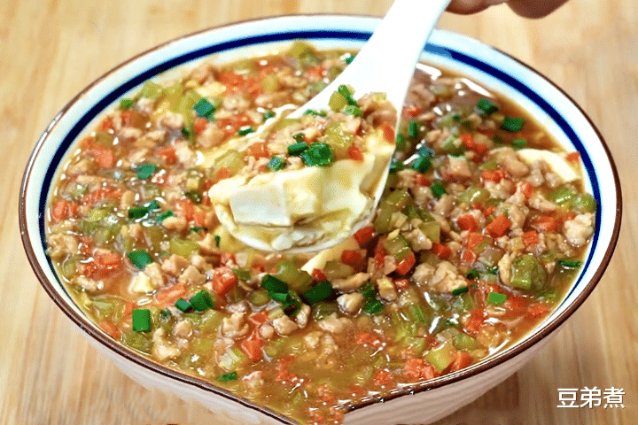 菠菜|今天才知道，这样蒸鸡蛋羹，嫩滑又多汁，我家隔三差五吃一次