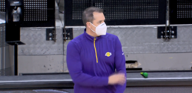 斯蒂芬·庫里|詹眉32分湖人反超，庫茲馬連拿7分+霸氣大帽，施羅德打臉對手