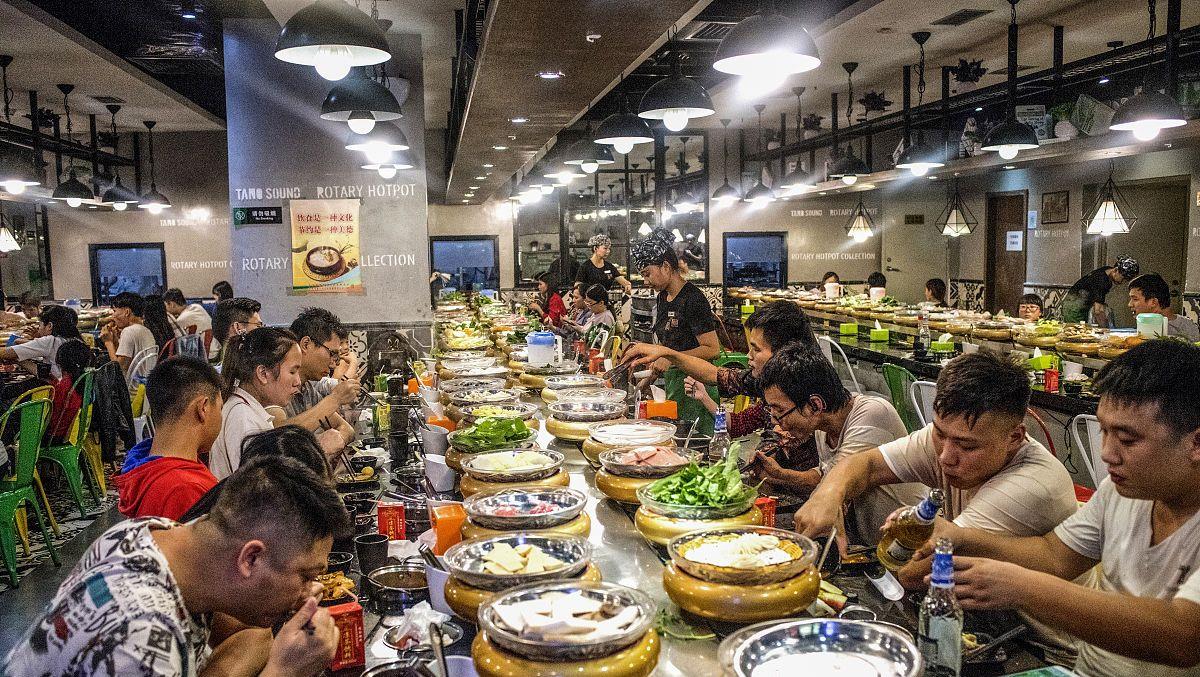 火锅|吃自助火锅时，专拿这3样东西，1盘就回本，老板气的肺疼难忍