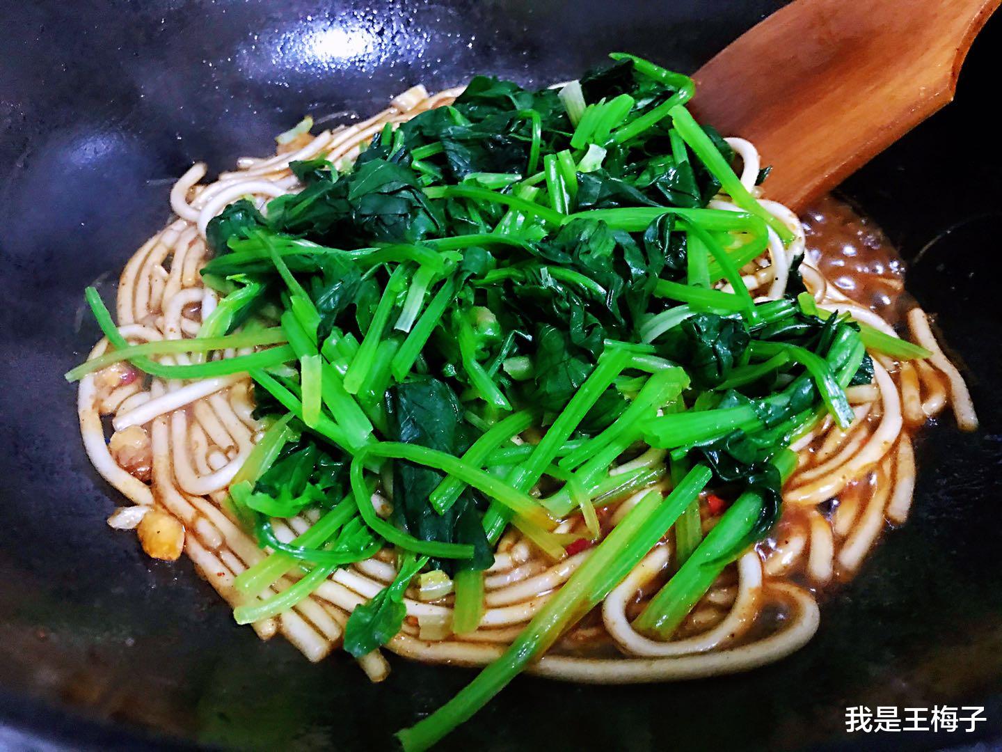 『芥菜』菠菜和它天生一对，隔三差五吃，排出黑臭便，腰肢都变细了