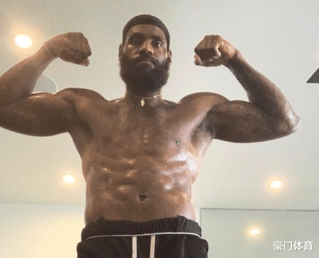 「詹姆斯」豪横!35岁詹姆斯撸铁,对比周琦迷你杠铃太打脸,球迷:快好好学学吧