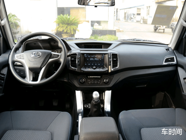 国产车|又一国产车倒下了!曾售价32万,军工品质媲美霸道,现跌至12万,卖不动