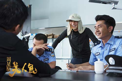 『周星驰』周星驰：我18岁出道至今很少哭过，鲁豫拿一个东西，看完他泪如雨下！