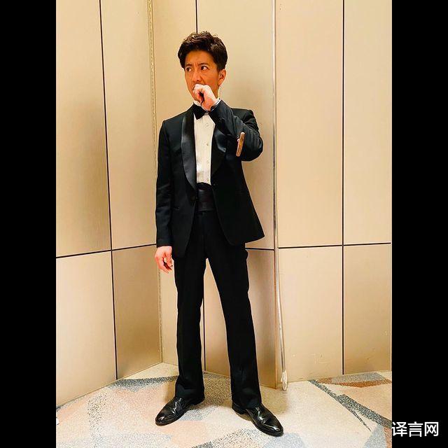 木村拓哉|48岁木村拓哉久违冲浪，顶湿发大笑很满足，没了大师拍照变短腿