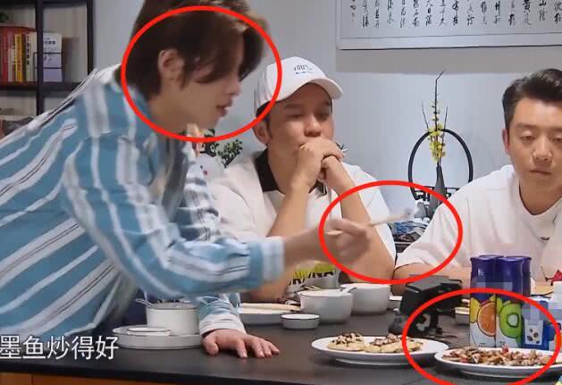 【刘雨昕】迷惑大赏!虞书欣挂素人刘雨昕取关官博,网友:你不糊谁糊?