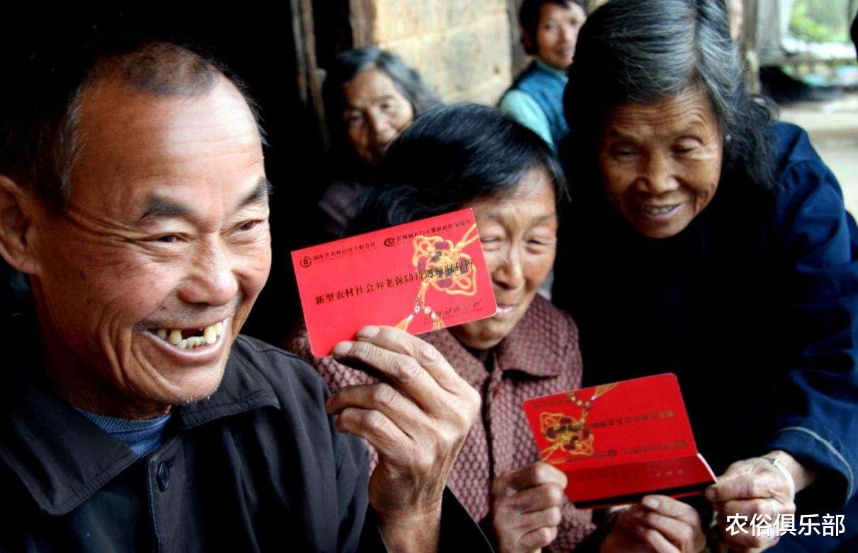 【养老保险】农村养老保险一年一百，政府补贴30，60岁后农民每月养老金是多少