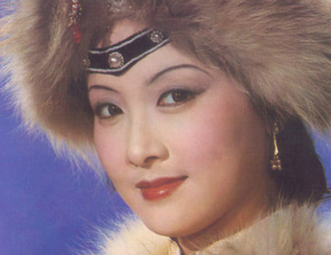 邓婕|62岁邓婕前夫,离婚后身价上亿,如今再谈邓婕直言自作自受