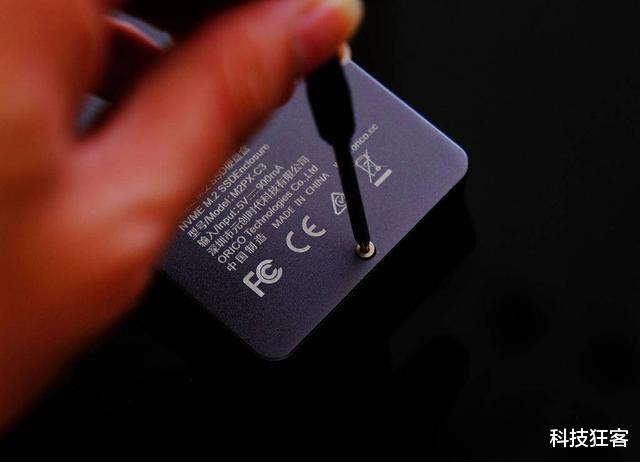 |M.2固态硬盘发热影响速度?这款硬盘盒内置散热,这设计觉得怎样?