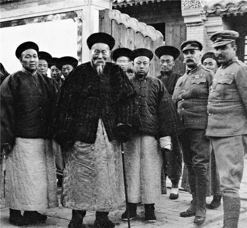 『李鸿章』李鸿章访问美国，第一次看到摩天大楼，说了这样一句话，令人心酸