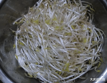 豆芽|炒绿豆芽，放醋的顺序很重要！很多人都弄错，豆芽容易出水不酸脆