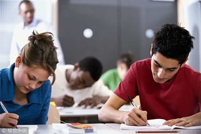 学霸■考进清华北大的同学,有什么特质?网友:智商高加好户口