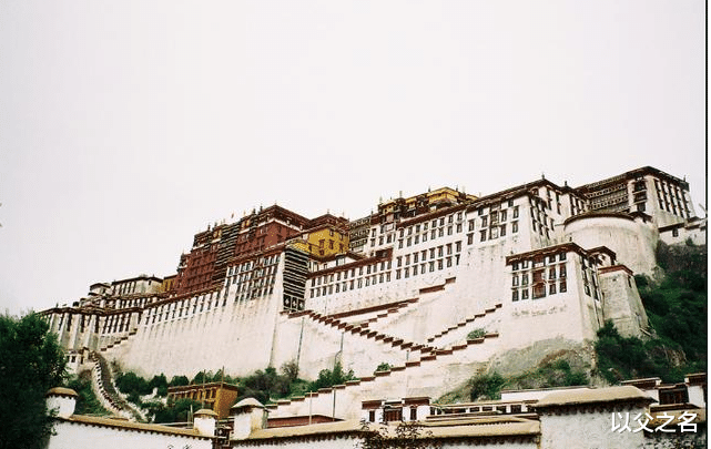 西藏旅游|去西藏旅游的时候,如果有当地人冲你吐舌头,你别不懂其中的含义