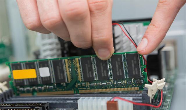 内存条|同是16G内存，首选2条8G还是单条16G？其中还有很大讲究！