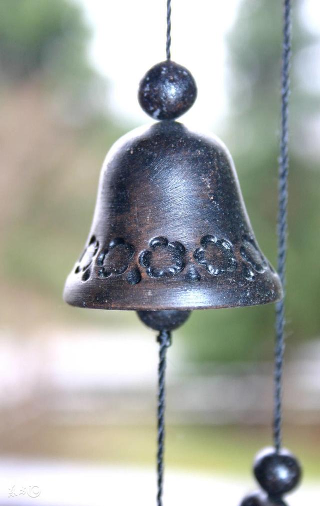 『』一旦床头摆有这2样宝贝，暗喻户主越住越富，身体越来越健康！