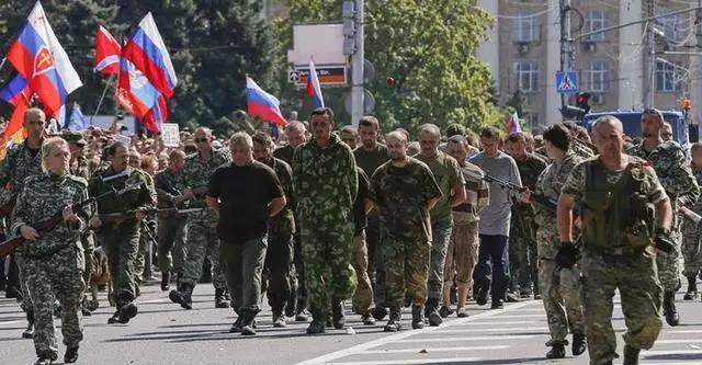 【】阅兵呢，能不能严肃的看完？！