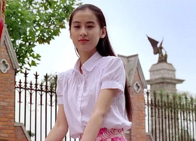 黄圣依|黄圣依上位之路，恶毒女二和哑女是本色，娘家和婆家豪门有几分真