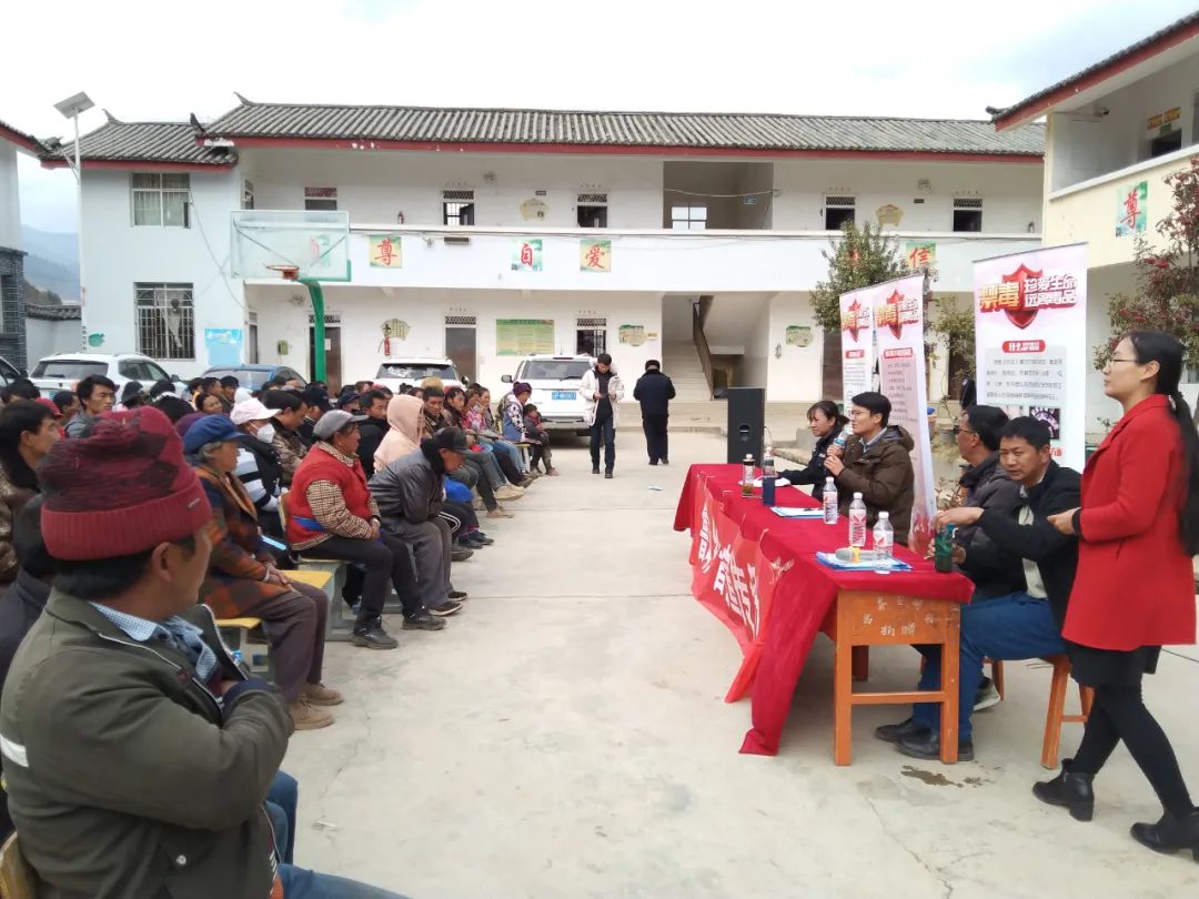 玉龙快报 鲁甸乡开展“大手拉小手,普法进校园”活动