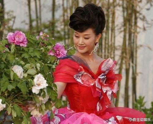 春晚|曾24次登上春晚，婚后13年\冒险\生子的宋祖英，如今怎样？