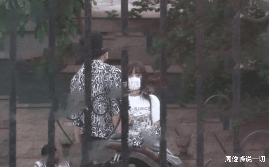 李小璐|贾乃亮已成过去!李小璐深夜再发亲密照?看清男方是谁:不敢信!